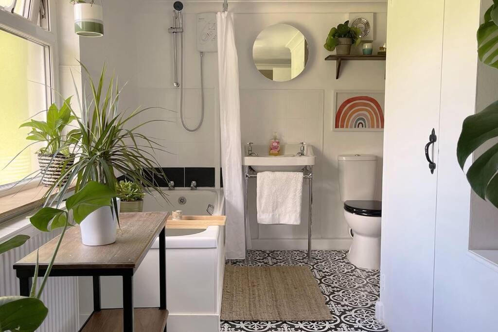Cosy 2-Bedroom Family Cottage Centrally Located. Leedstown Exterior foto